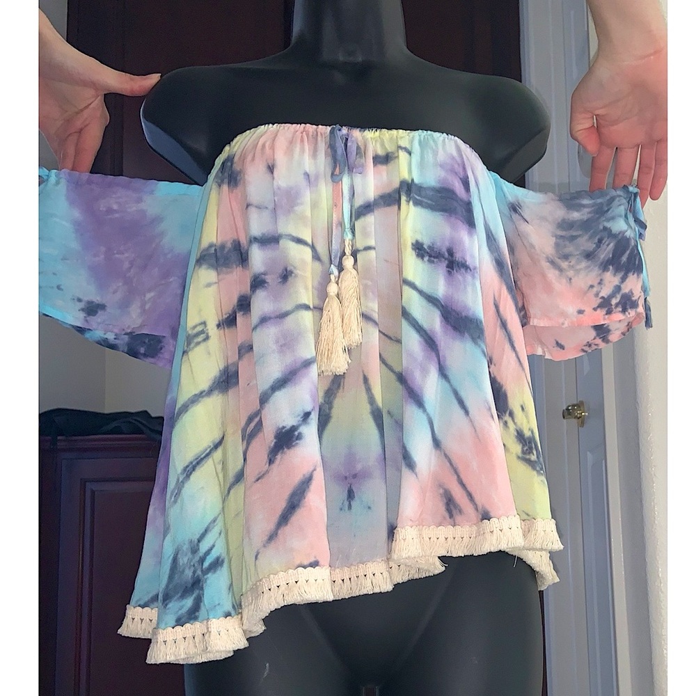 Surf Gypsy Pastel tie dye cold shoulder fringed Top –– NWT